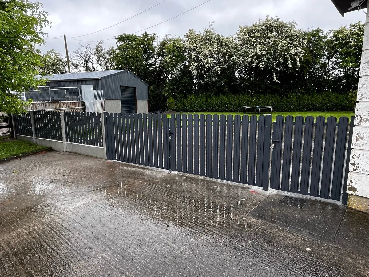 Metal fencing panels,gate and posts - Image 2