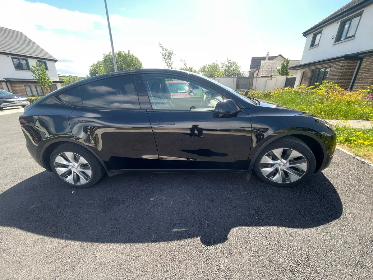 Tesla Model Y 232 RWD - Image 4