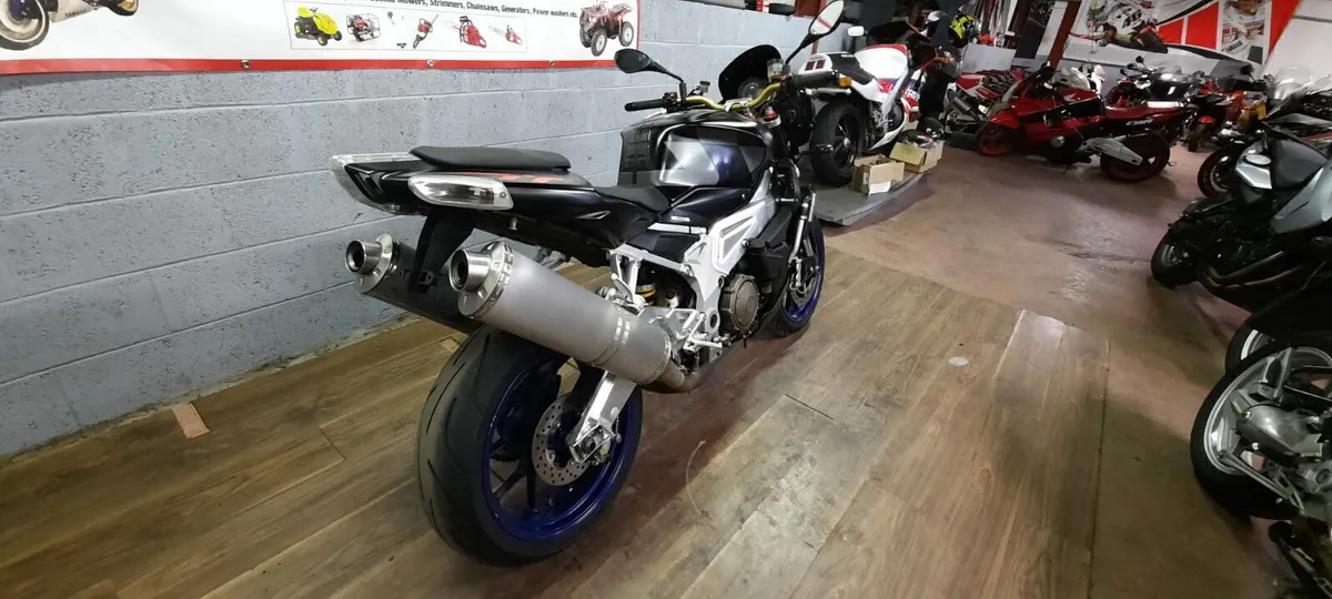 Aprilia RSV1000 Tuono - Image 4