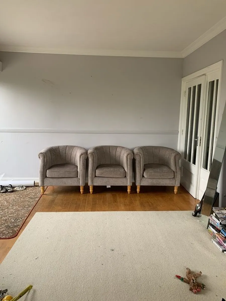 3 matching tub chairs - Image 1