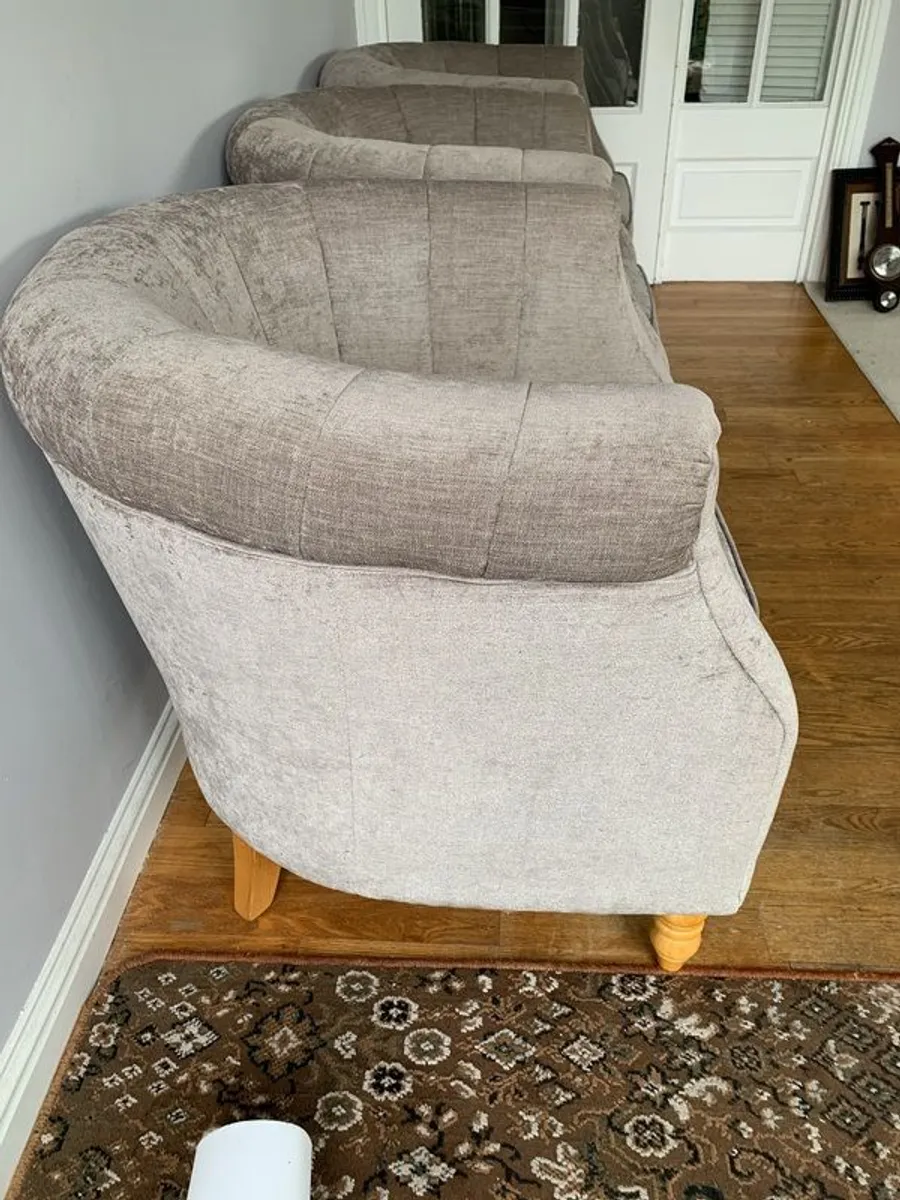 3 matching tub chairs - Image 2