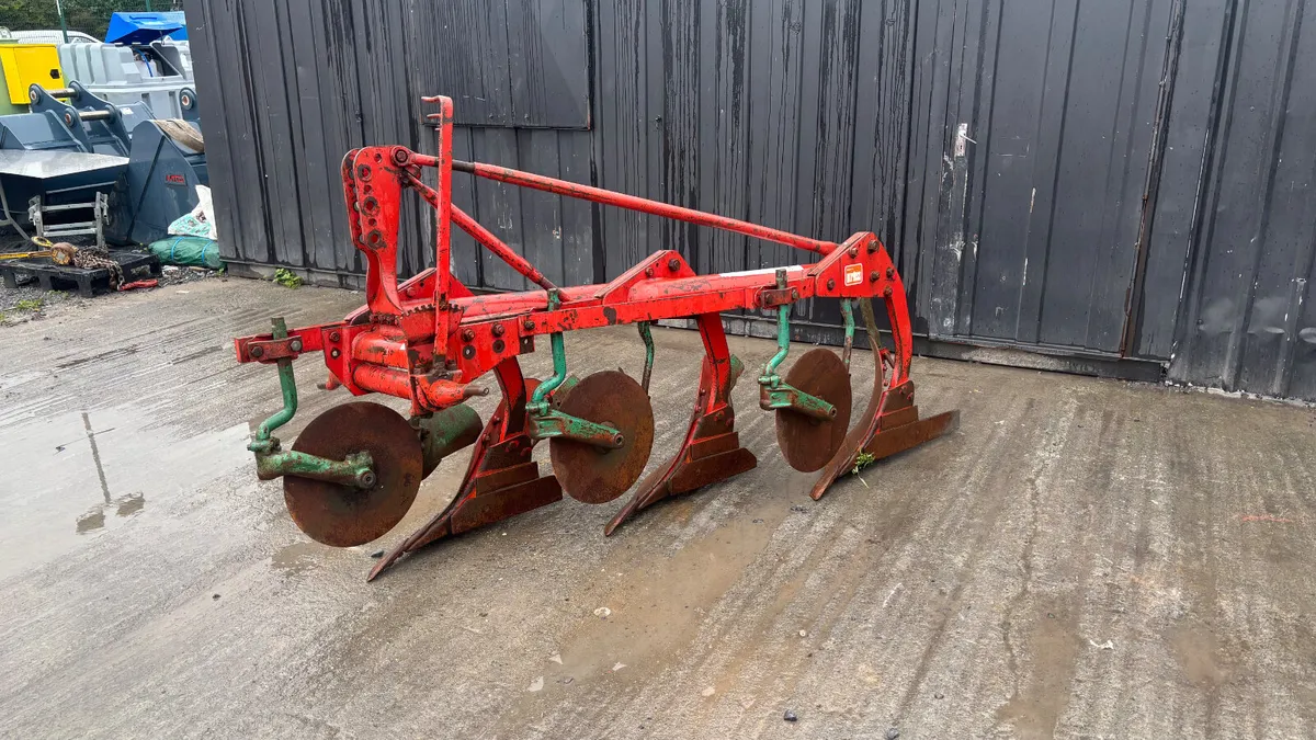 Burgess 3 Furrow Plough - Image 1
