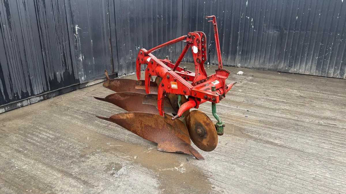 Burgess 3 Furrow Plough - Image 3
