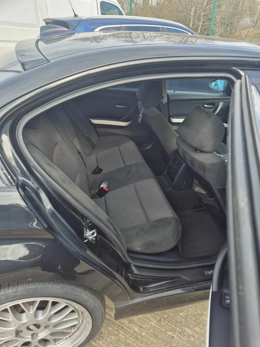 Car - Image 3