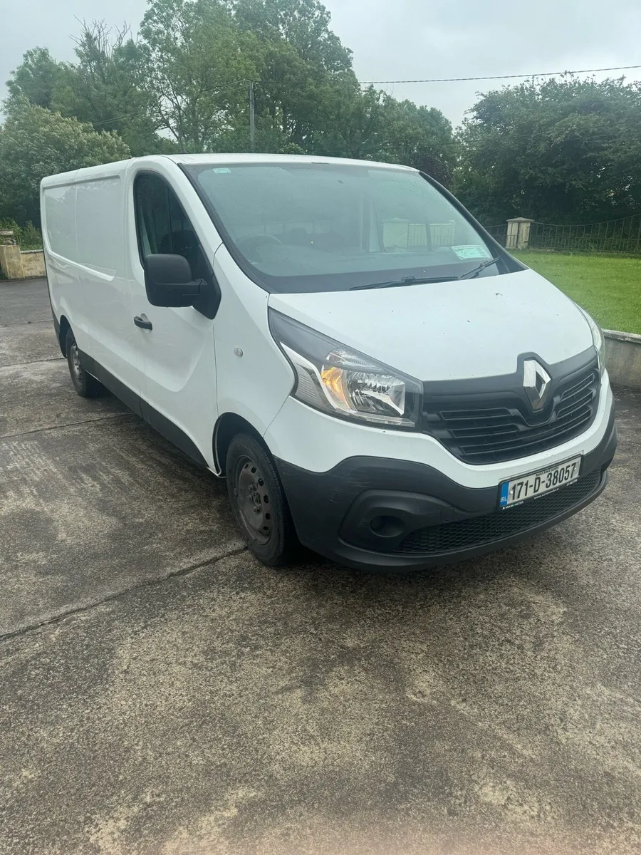 2017 Renault trafic - Image 1
