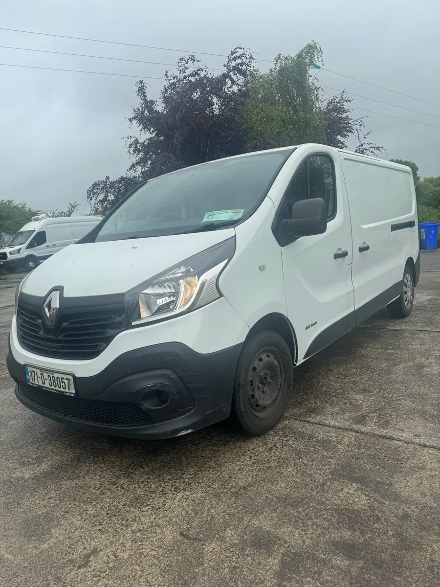 2017 Renault trafic - Image 2