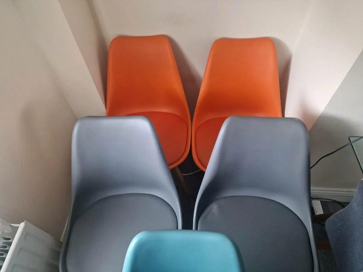 5 chairs - Image 2