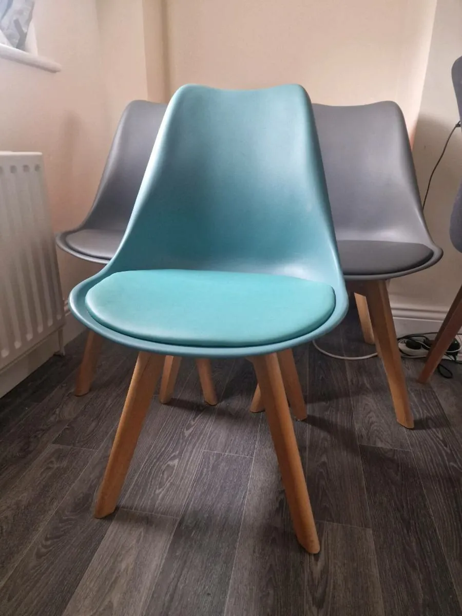 5 chairs - Image 4