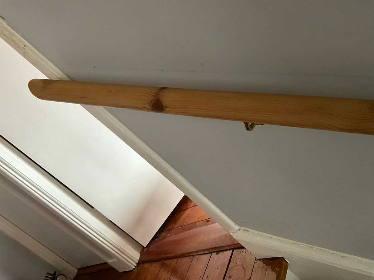 Wooden Stairs Rail with Brass Brackets & Screws - Image 4