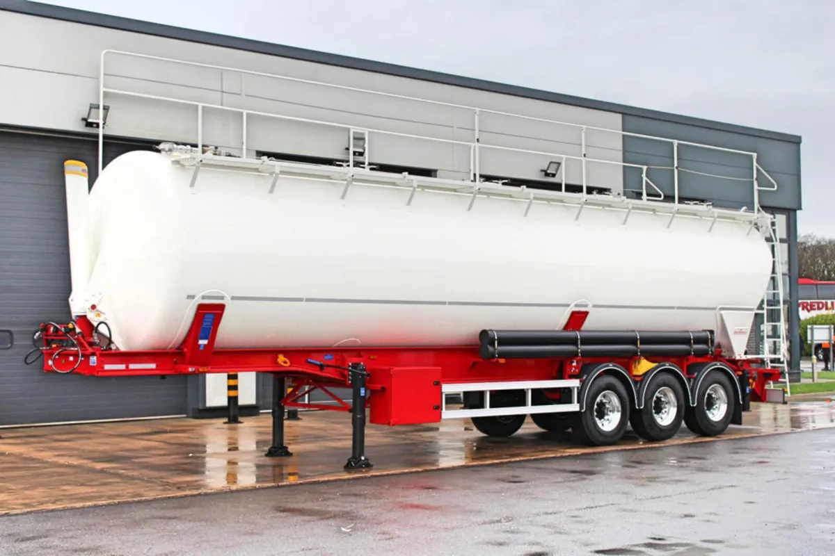 2025 KÄSSBOHRER SSK 60 3 AXLE TIPPING SILO TRAILER - Image 3
