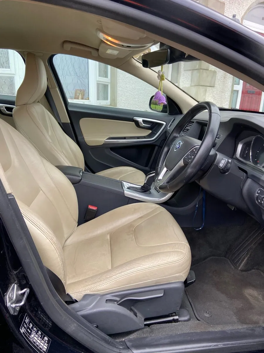 Volvo V60 D5 - Image 4