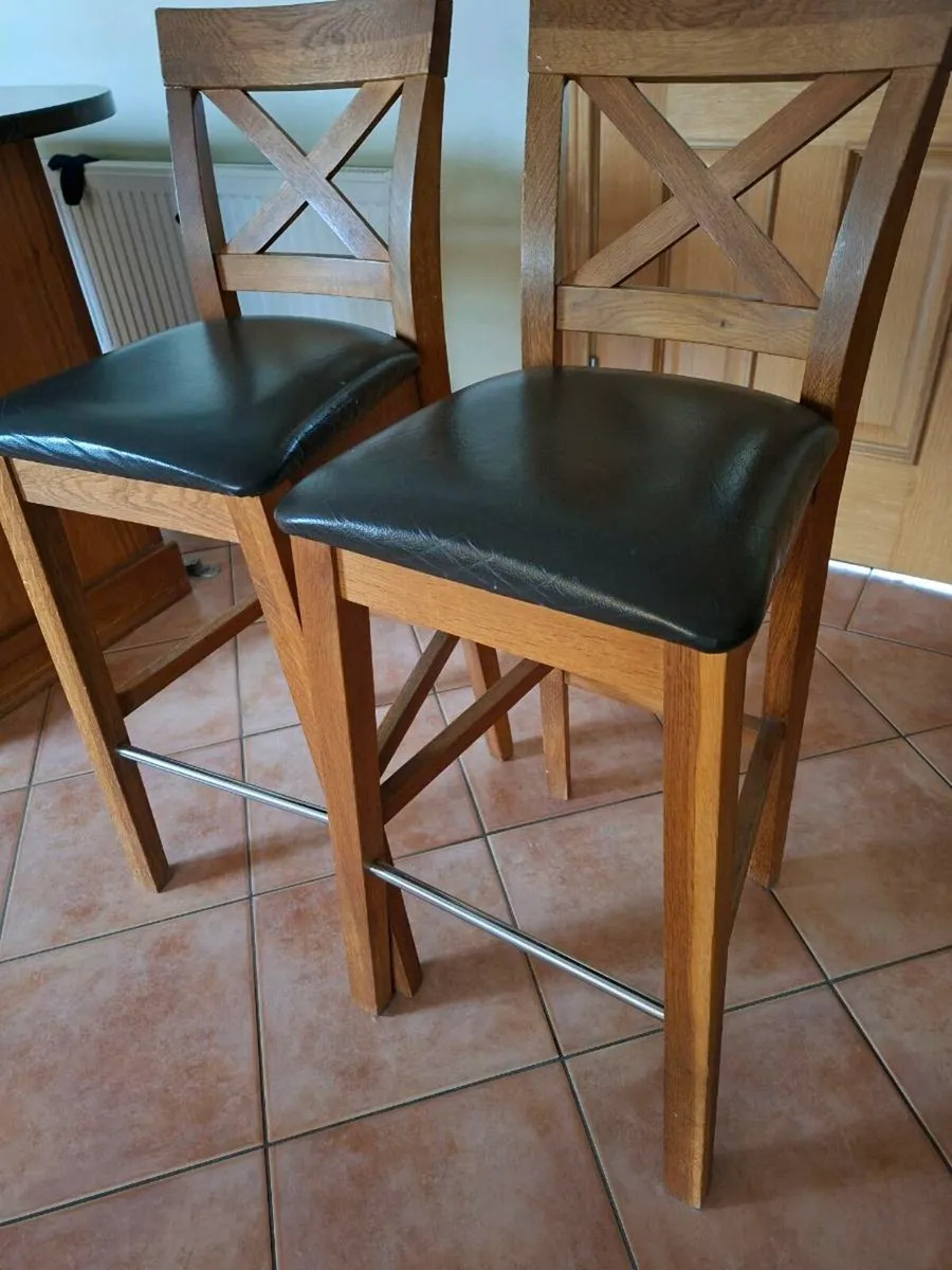 2 high stools