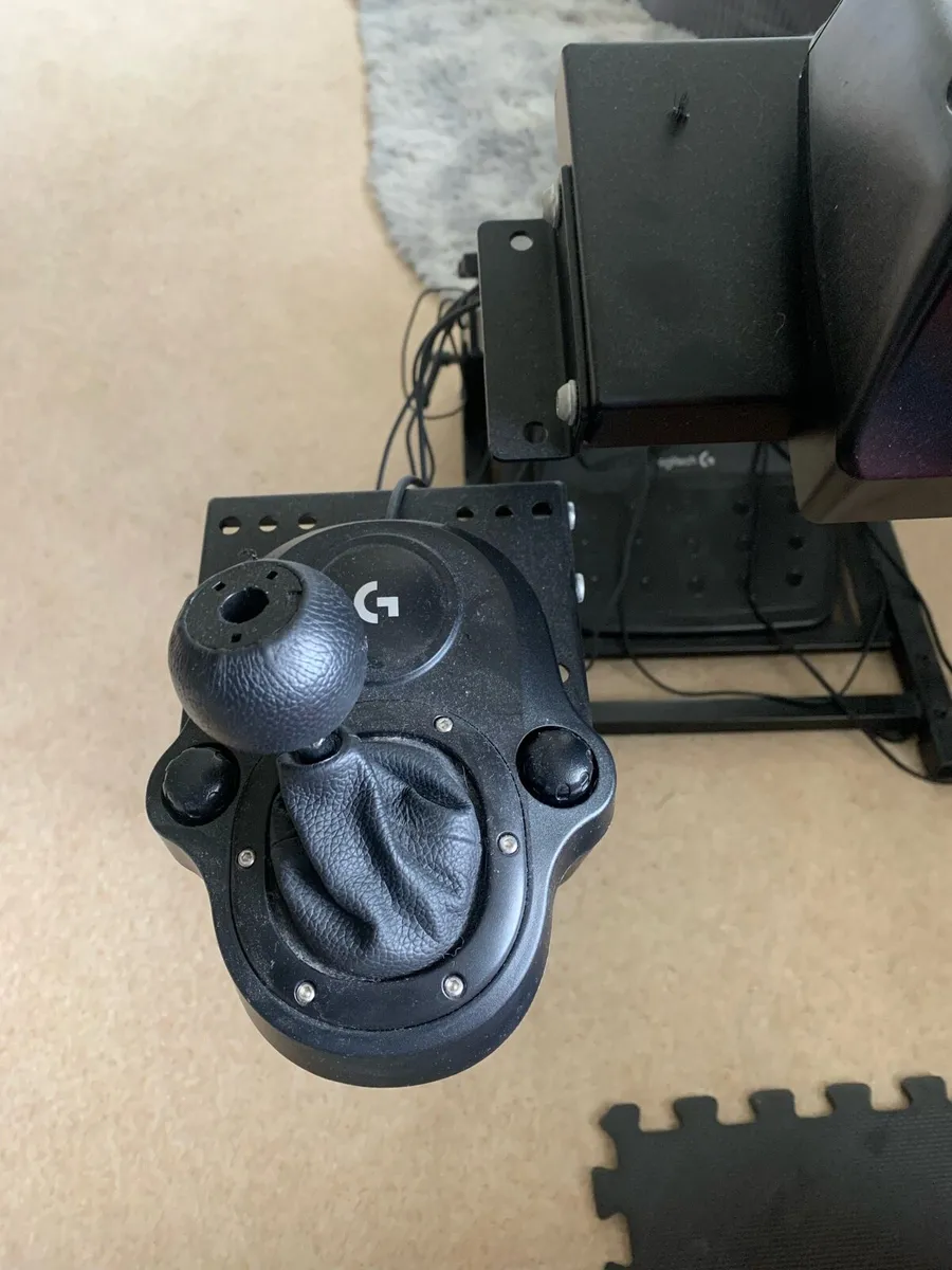 Logitech g920 steering wheel, stand, chair - Image 4