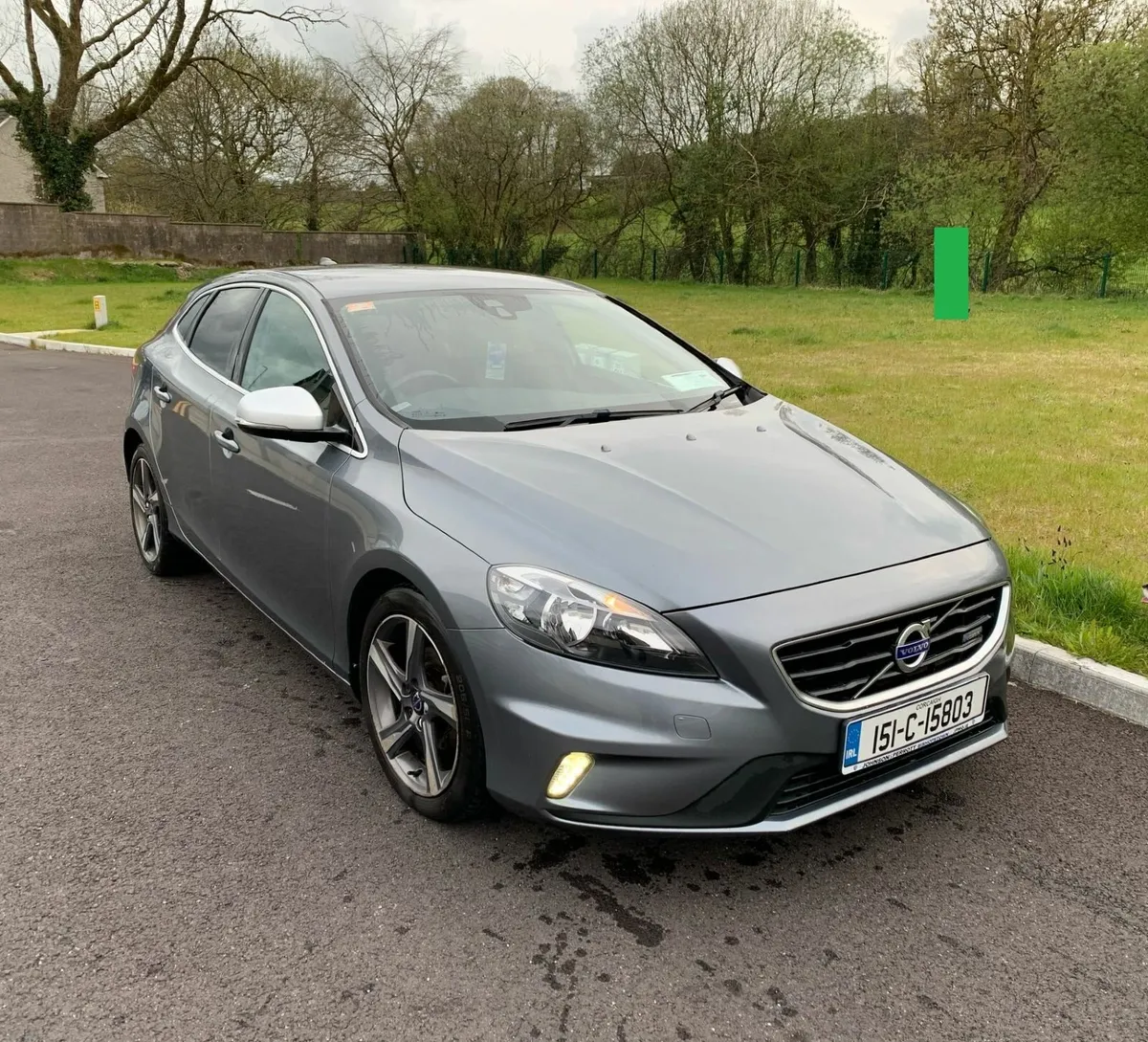 Volvo V40 2015 - R-design, low KM. 2Y NCT - Image 1