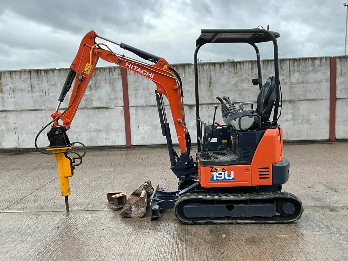 HITACHI ZAXIS ZX19U-6 1.9 TON MINI DIGGER - Image 3