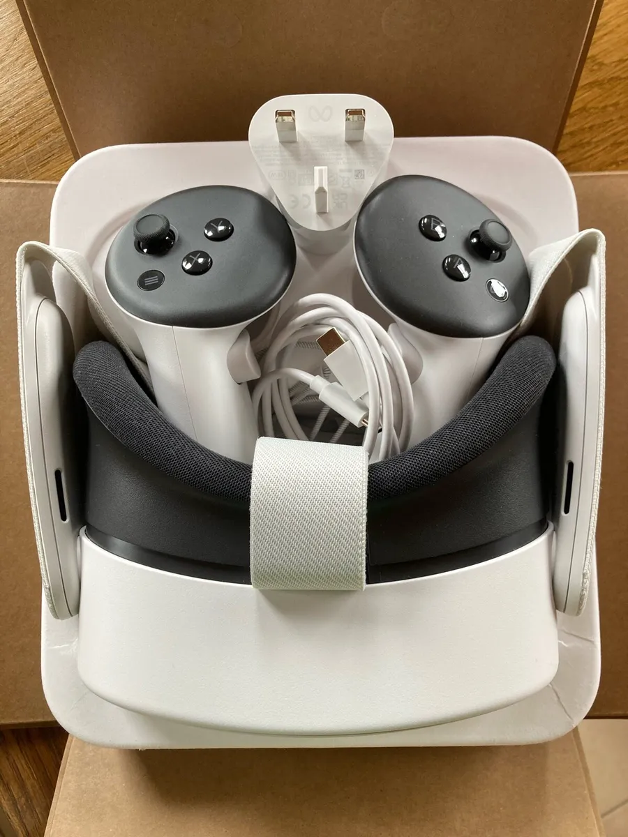 Quest 3s VR headset - Image 2