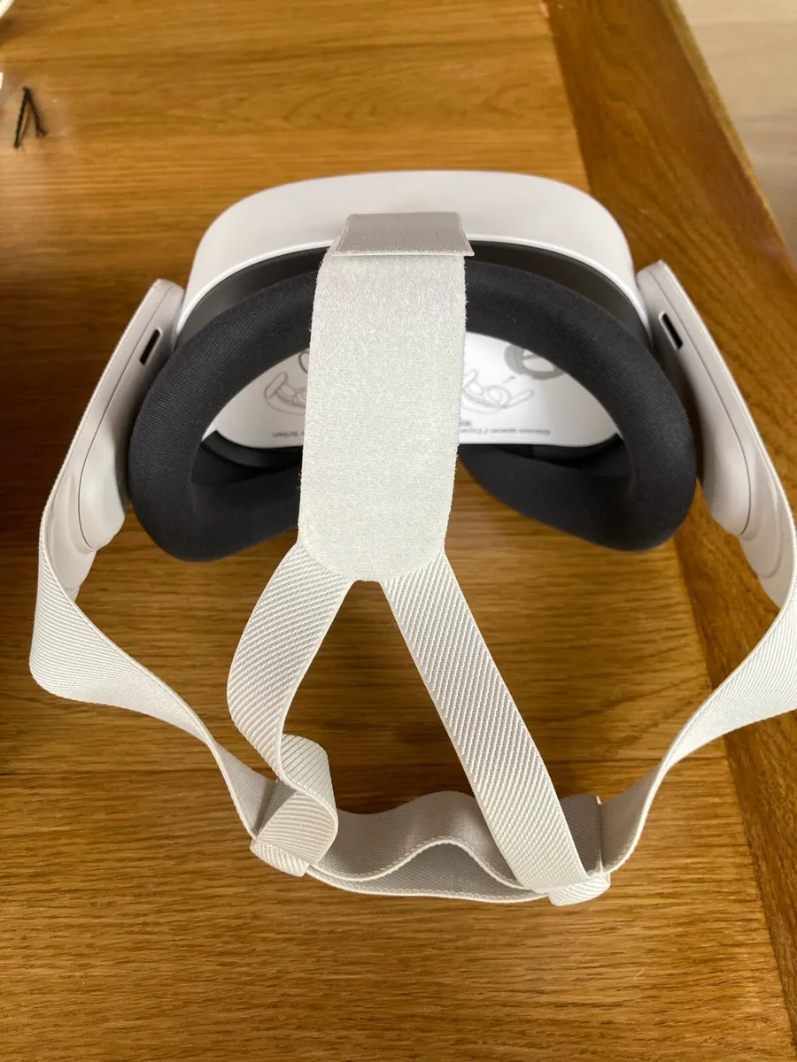 Quest 3s VR headset - Image 4