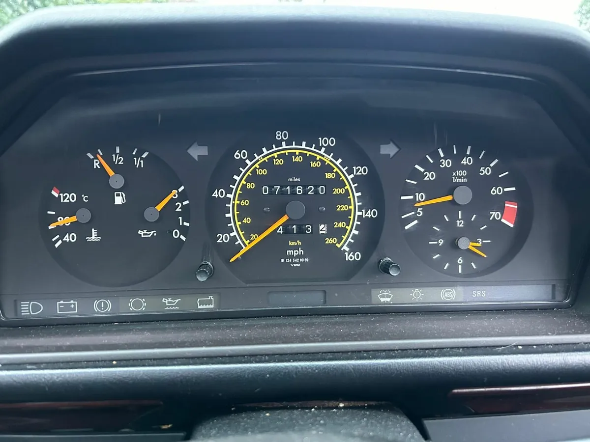 Mercedes-Benz E-Class 1994 - Image 2