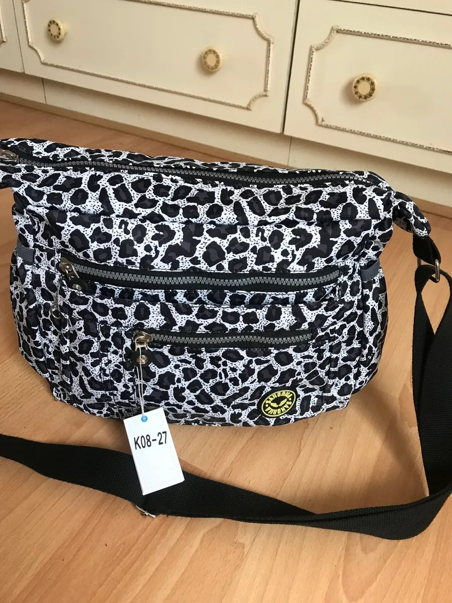 Brand New Lightweight Shoulderbag €20 - Image 3
