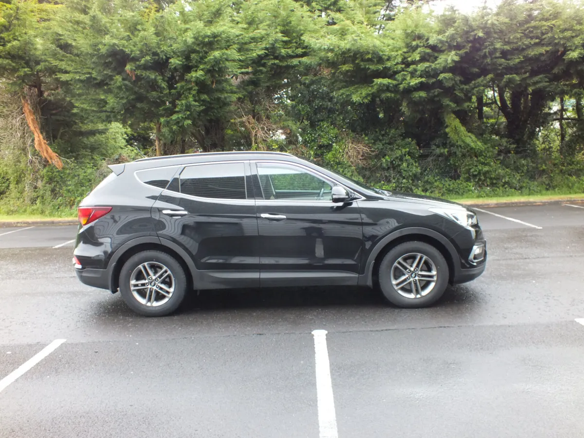 Hyundai Santa Fe 2018, 7 seats - Image 1