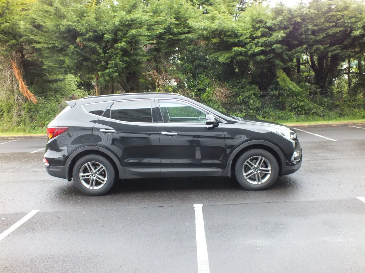 Hyundai Santa Fe 2018, 7 seats - Image 2