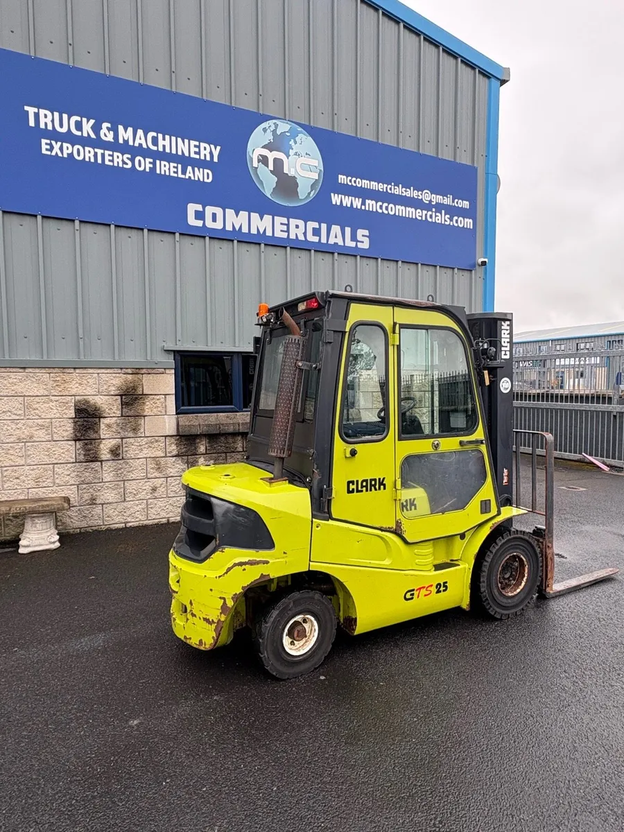 Clark forklift 2.5 ton - Image 2
