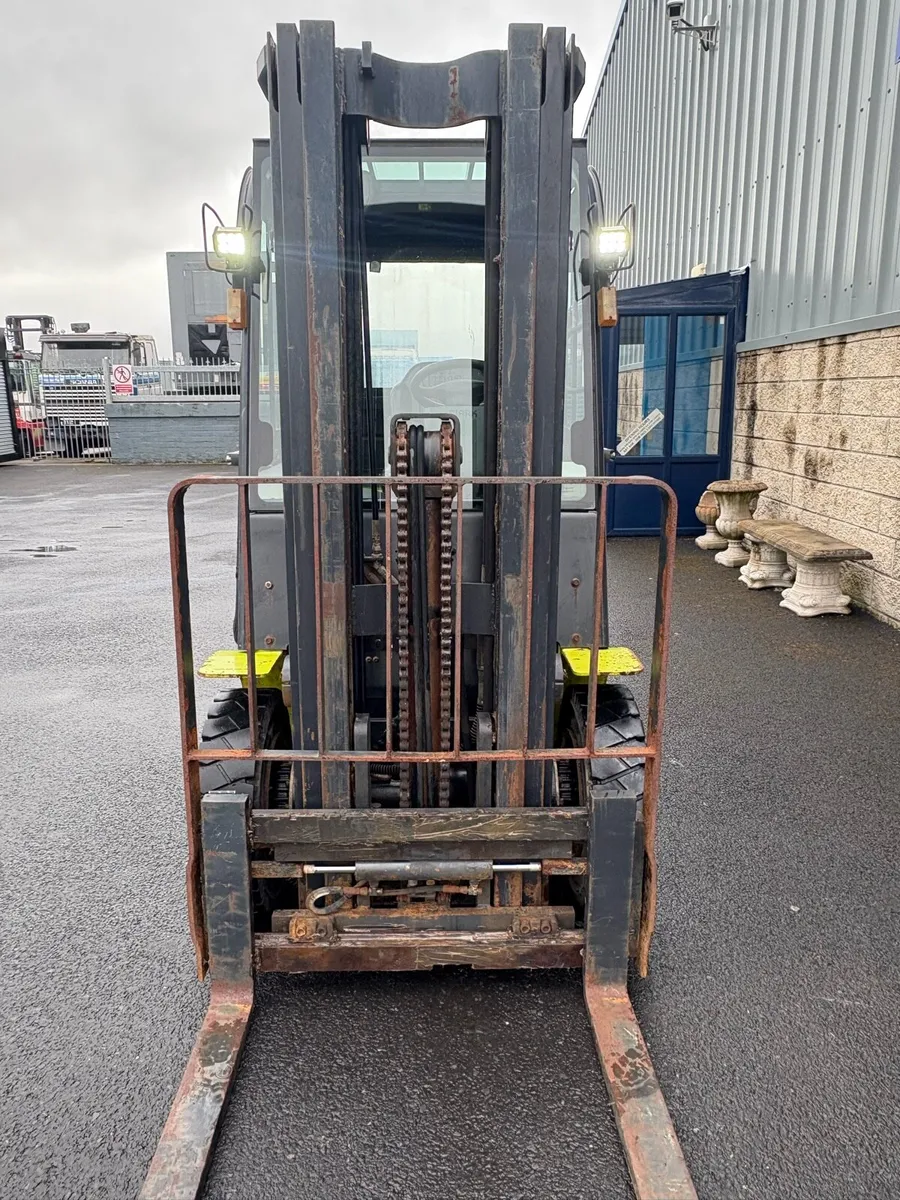 Clark forklift 2.5 ton - Image 4