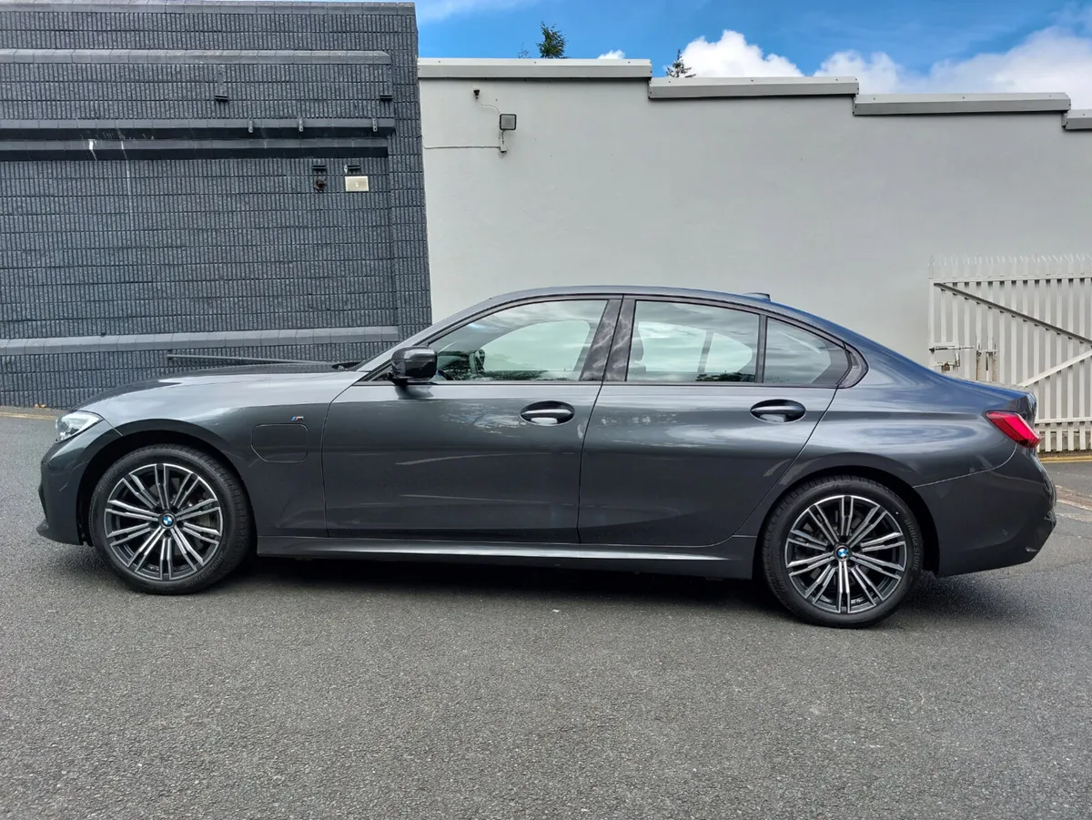 BMW 3-Series 2021 330E M SPORT PHEV 288BHP - FULL - Image 4