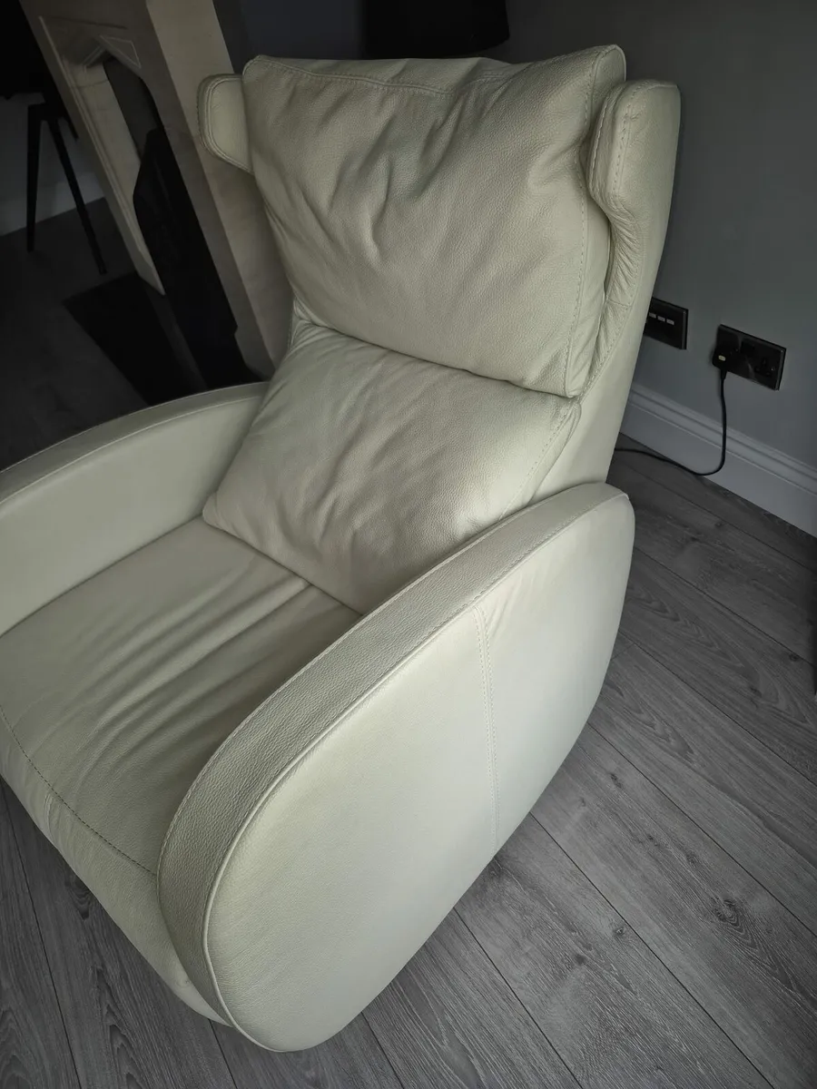 FAMA Kim Swivel and Recline Armchair - Image 3