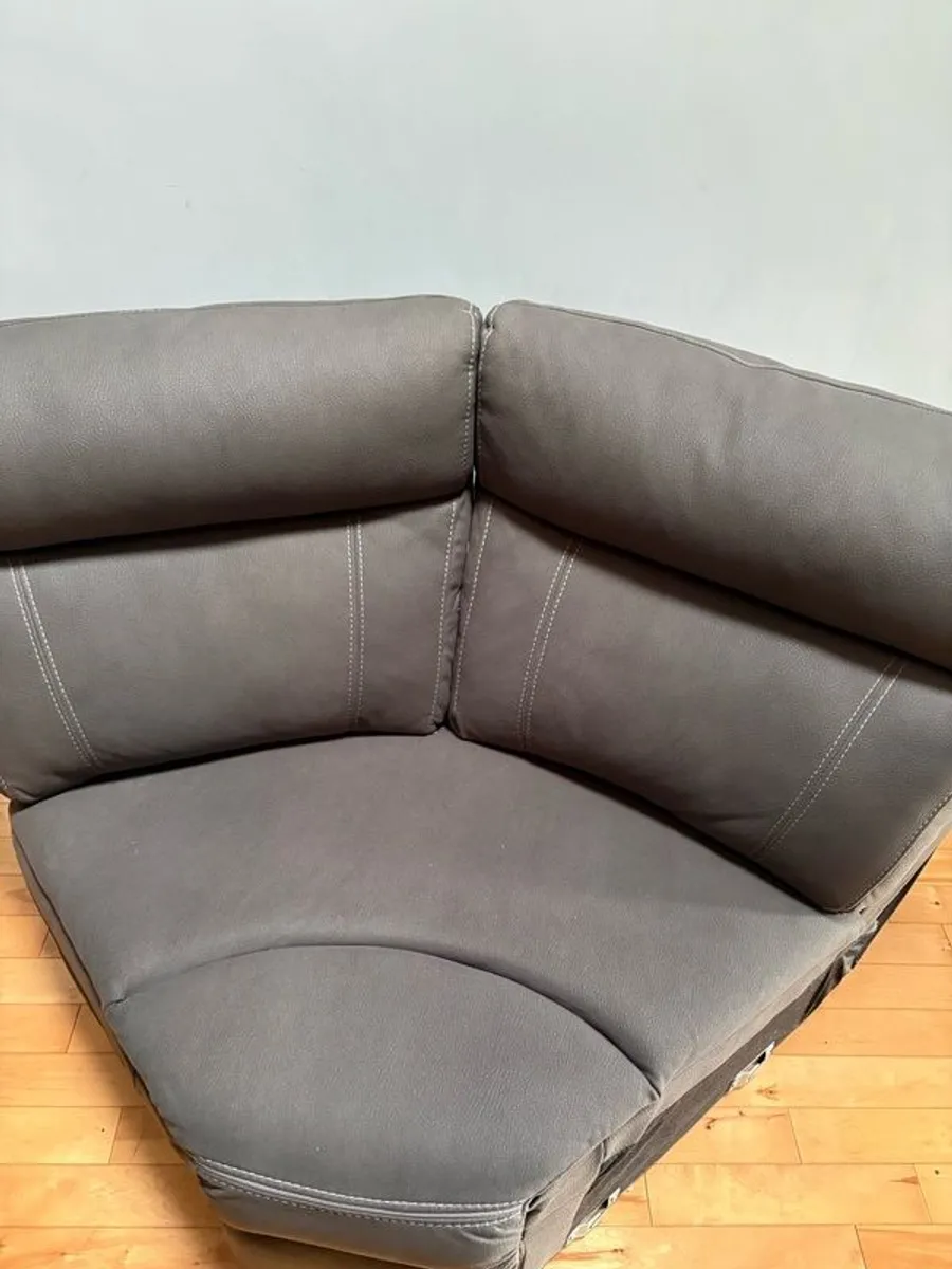 Corner piece  Arlo suite - Image 3