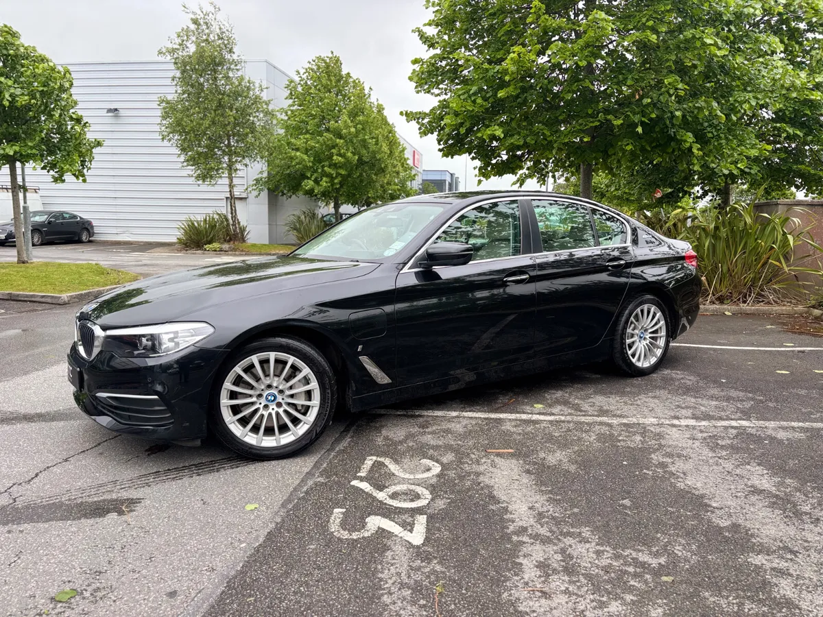 181 BMW 5-Series 530e G30 Hybrid ~ SE Executive - Image 2