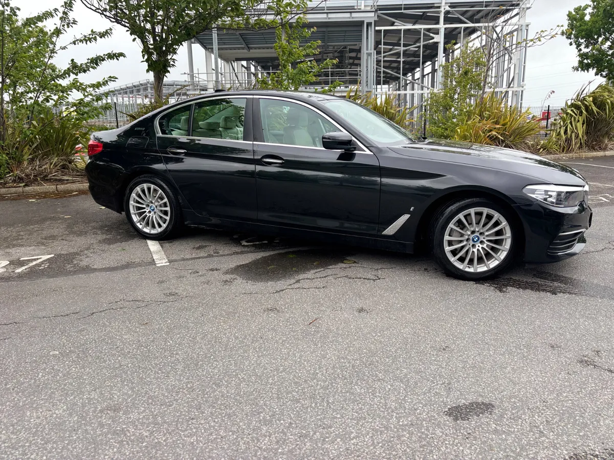 181 BMW 5-Series 530e G30 Hybrid ~ SE Executive - Image 4