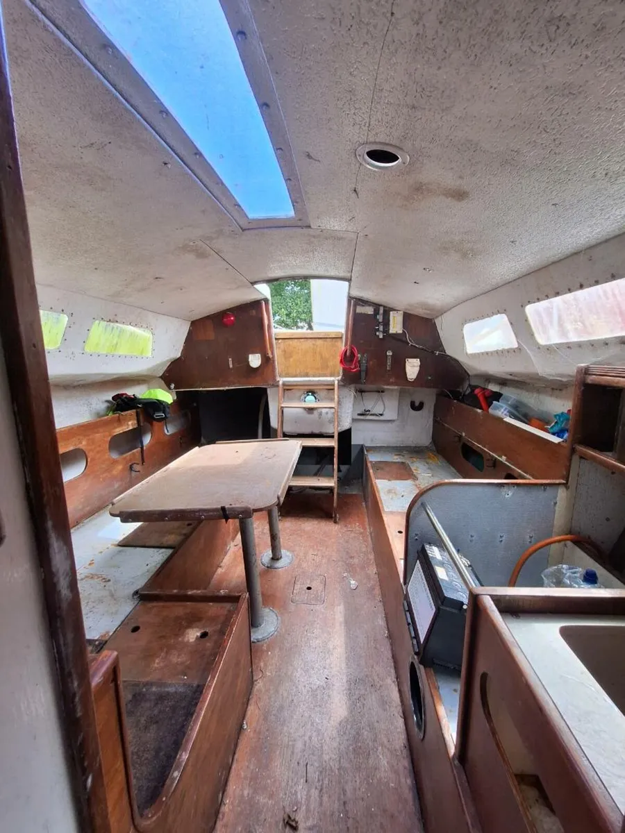 Hunter Delta 25 sailing yacht - Image 3
