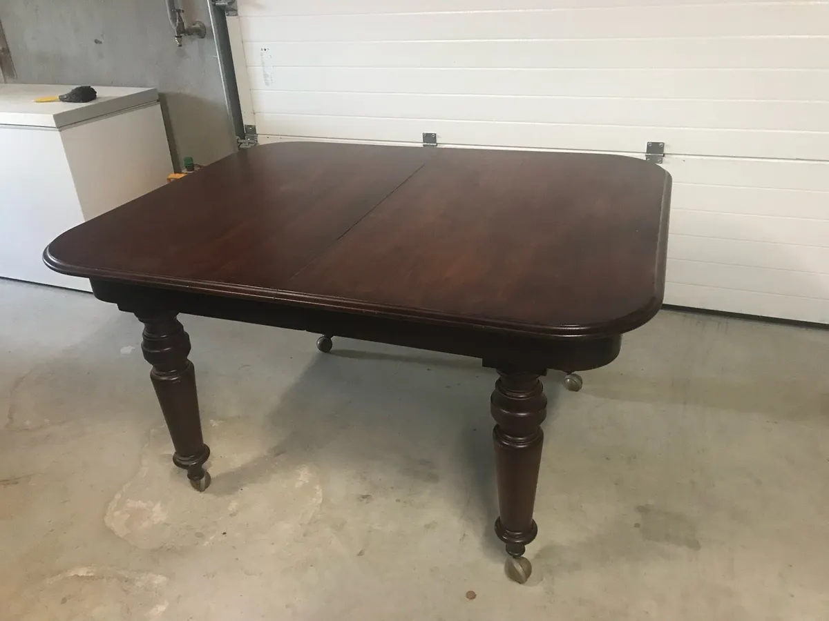 Antique extending Dining room table - Image 1