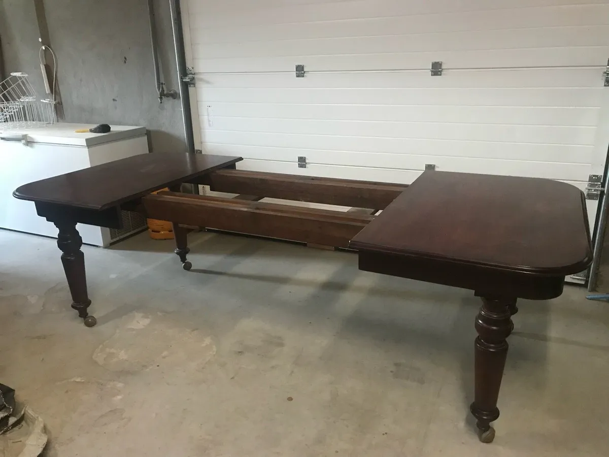 Antique extending Dining room table - Image 2