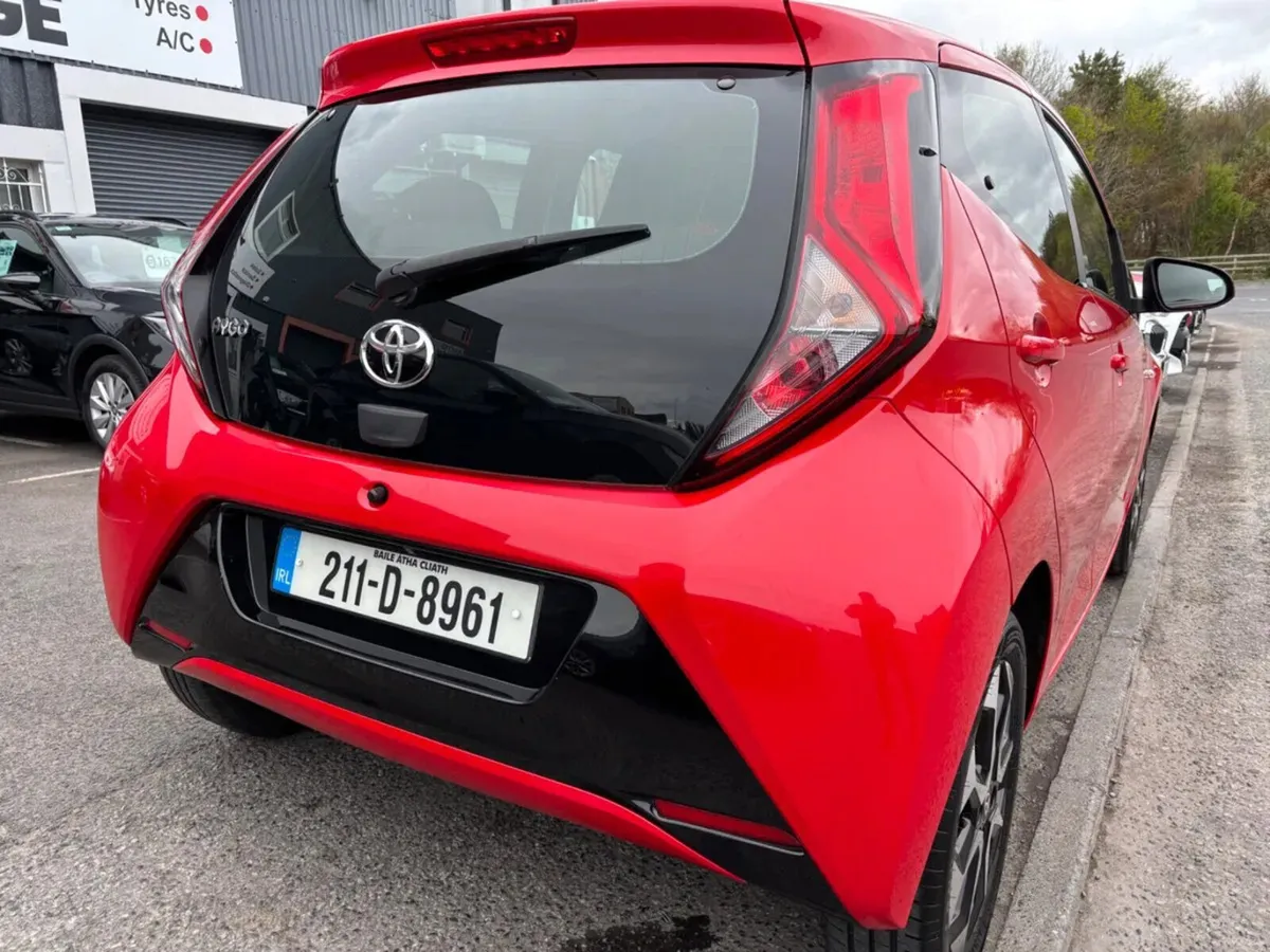 2021 Toyota Aygo 1.0 VVT-i x-play Smatphone - Image 4