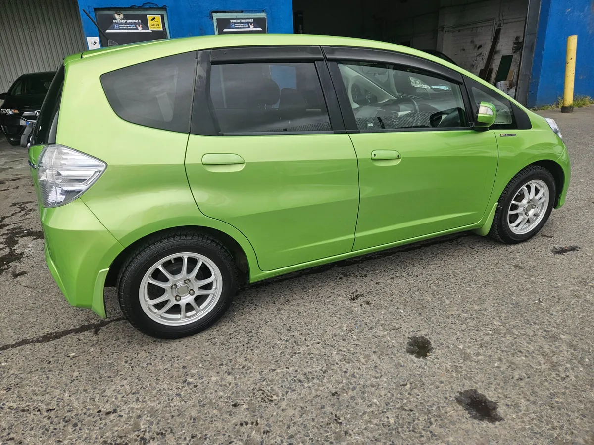 2012 Honda Fit Hybrid Automatic - Image 4