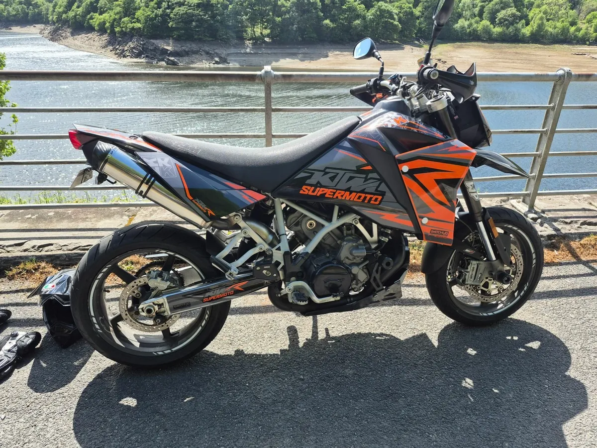 KTM 950 SUPERMOTO - Image 1