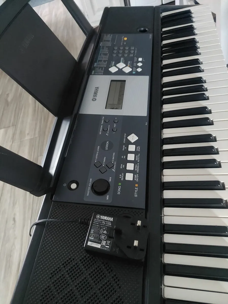 yamaha keyboard  model ypt230 - Image 2