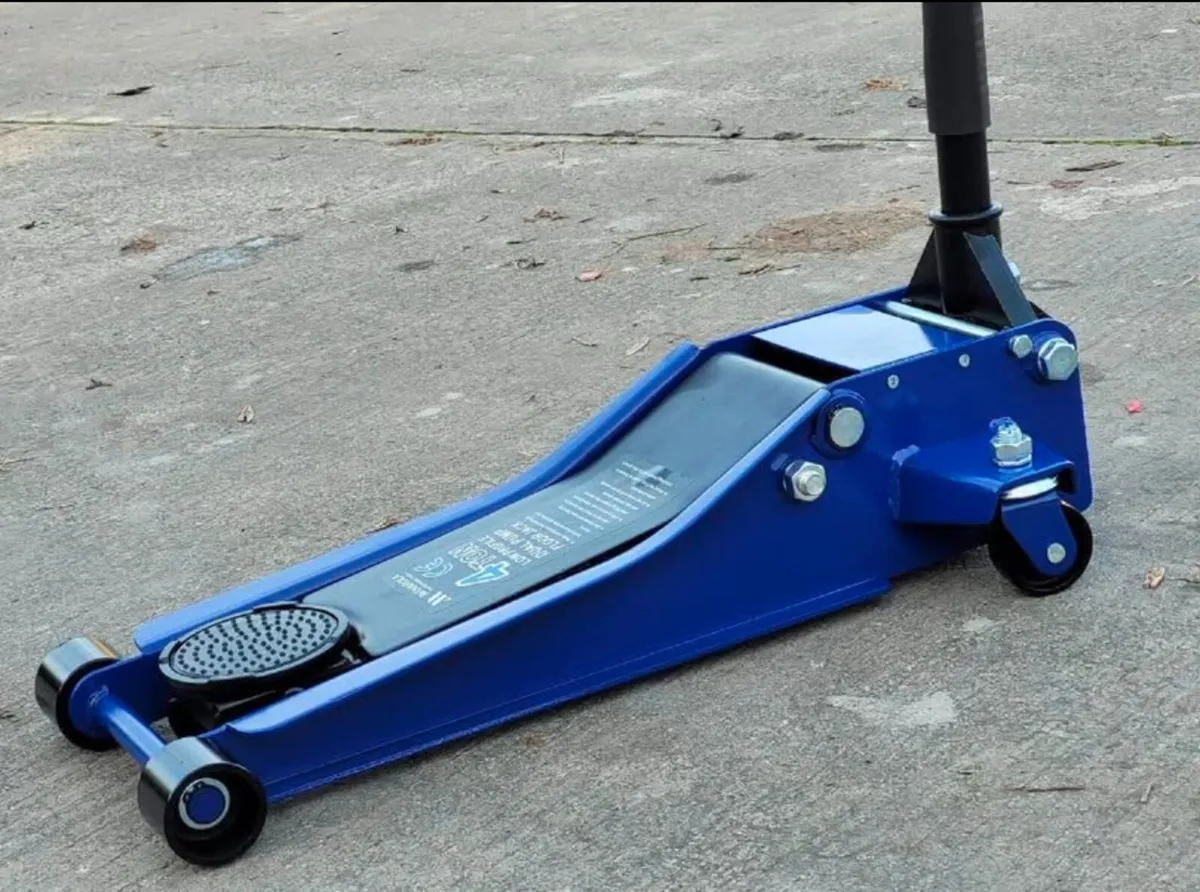 BRAND NEW 4 TON LOW PROFILE TROLLEY JACKS - Image 1
