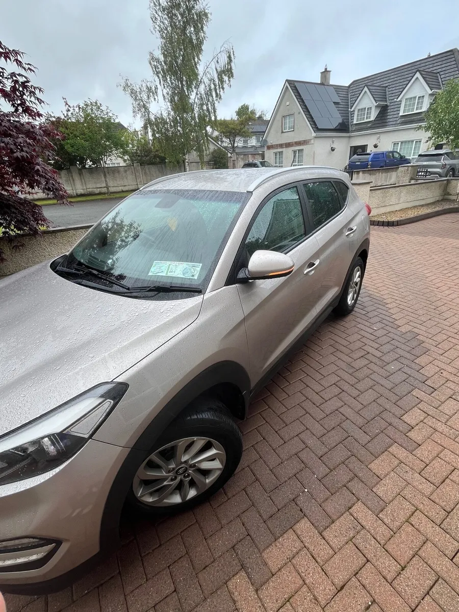 Hyundai Tucson - 1.7 diesel Comfort Plus - Image 2