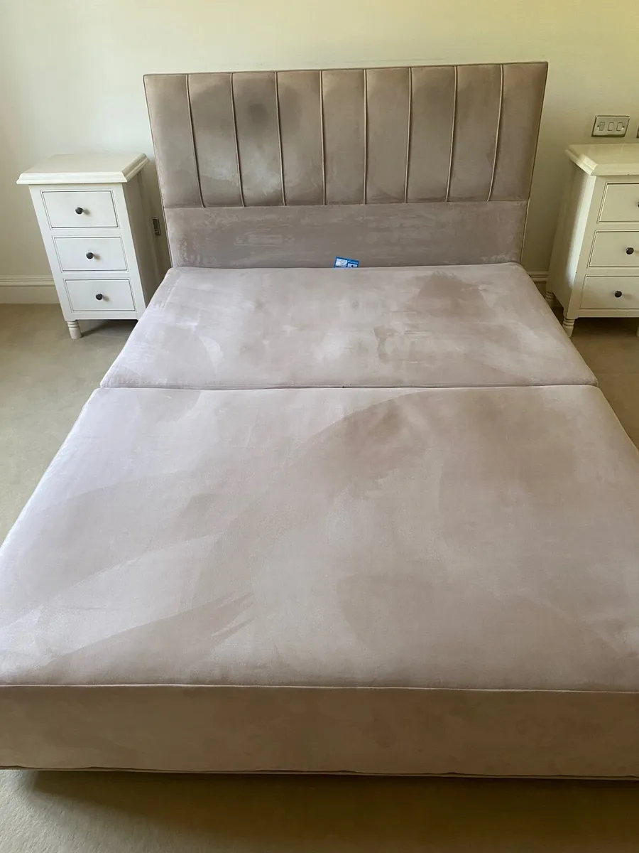Velvet Bed - Image 1