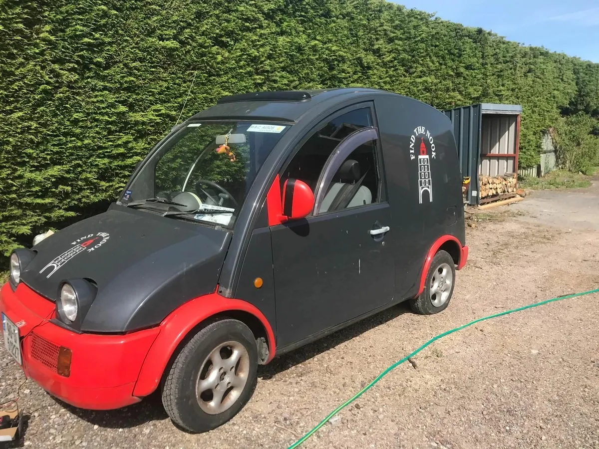 Nissan S-Cargo Retro Van - Image 1