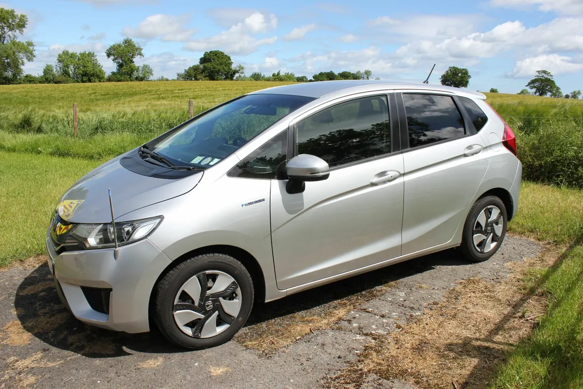 Honda Fit 2014 Hybrid - PRICED TO SELL! - Image 4