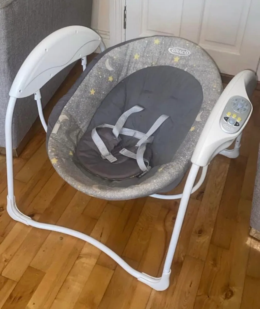 Baby swing - Image 1