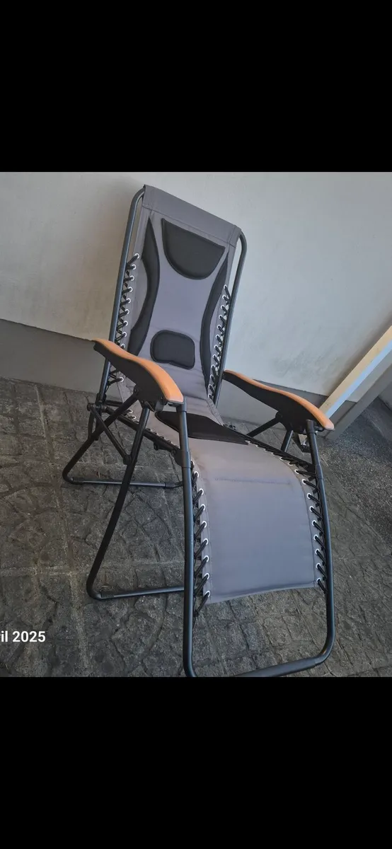 Zero gravity relaxer chair brand new with tag