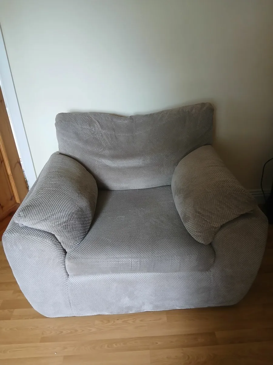 Sofa and arm chair - Image 3