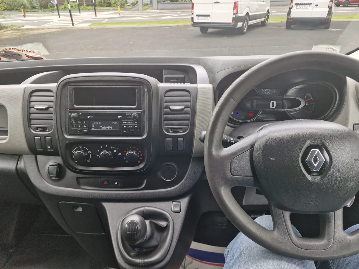 Renault Trafic 2017 - Image 2