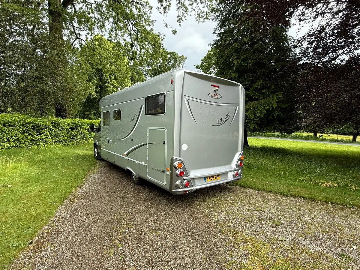 Low line mercedes-Benz LMC motorhome - Image 3