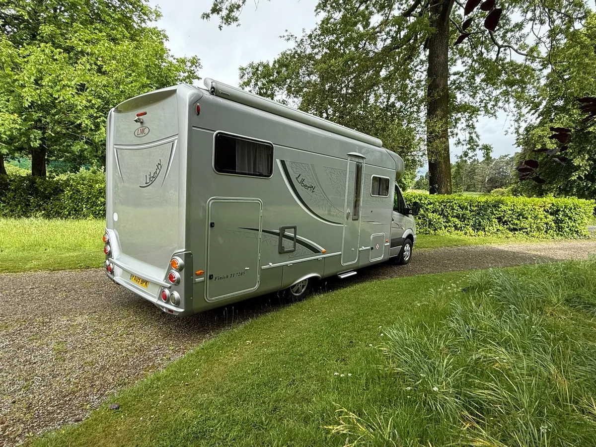 Low line mercedes-Benz LMC motorhome - Image 4